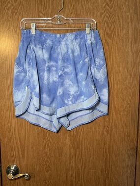 Athleta Tie-Dye Running Shorts – Size 1X (Blue/White)